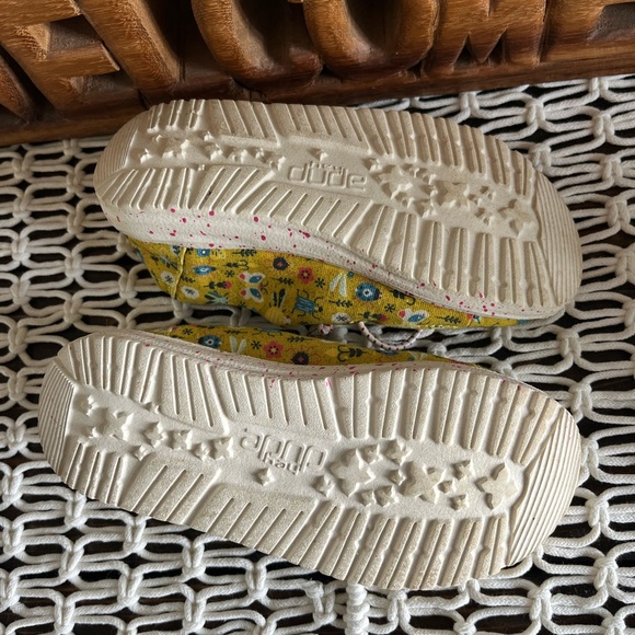 🦋🪲toddler girl size 9 Hey Dudes with BUGS! 🐞🐝 - Picture 7 of 7